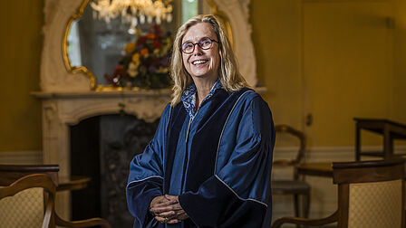 Alice Langeland-van Harmelen in Goudestein met Toga om