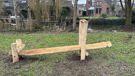 Een van de sporttoestellen op de beweegroute.